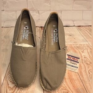 NWT BOBS by Skechers Memory Foam Slip-On Shoes Taupe Espadrille Casual Size 6W